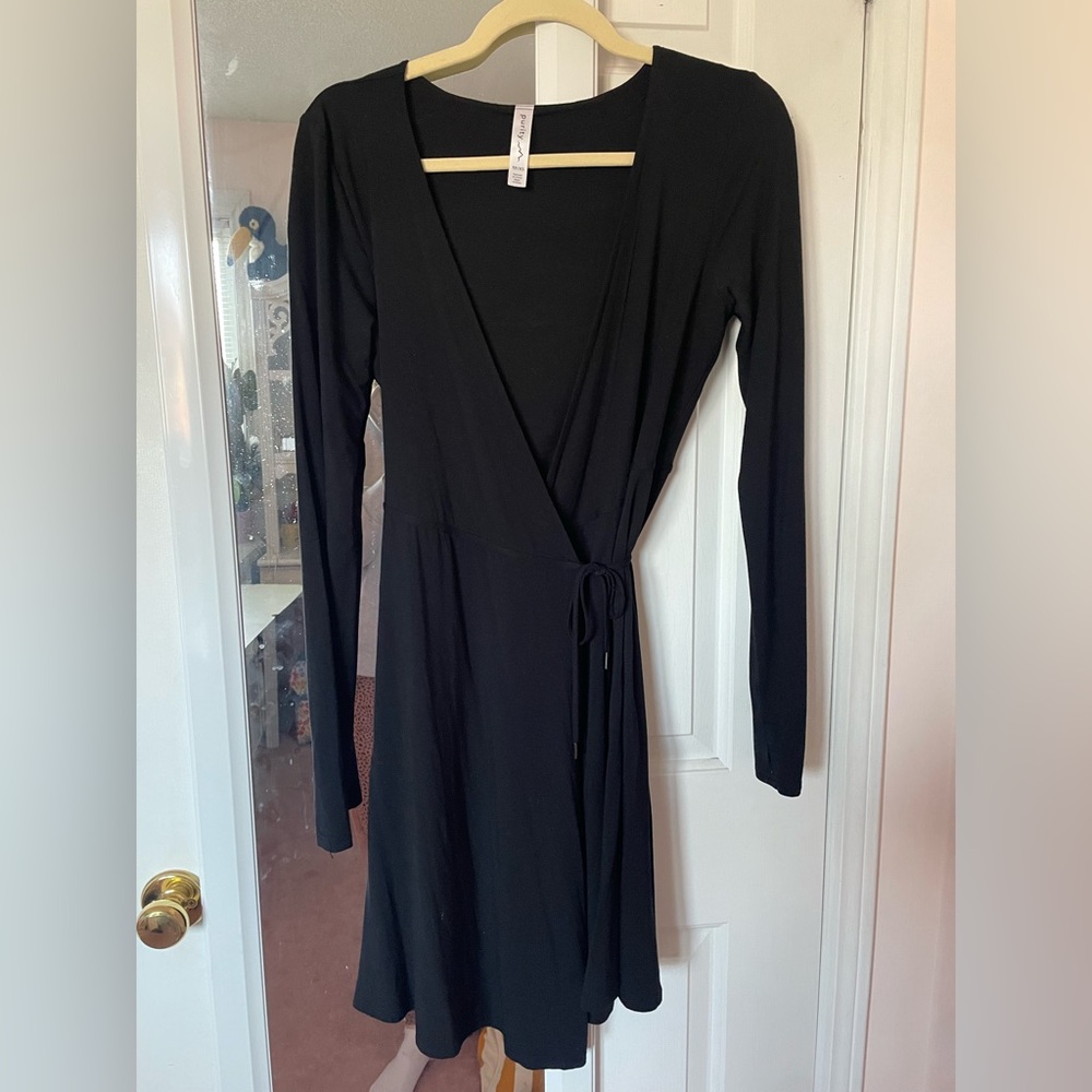 💚3/$15💚 XS PURITY Black Modal v-neck activewear wrap mini dress